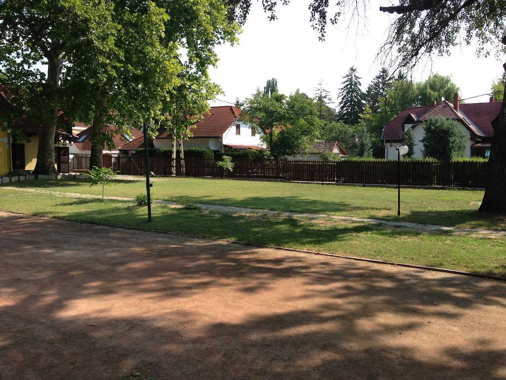 Harmónia Apartmanház Balatonlelle Ngoại thất bức ảnh